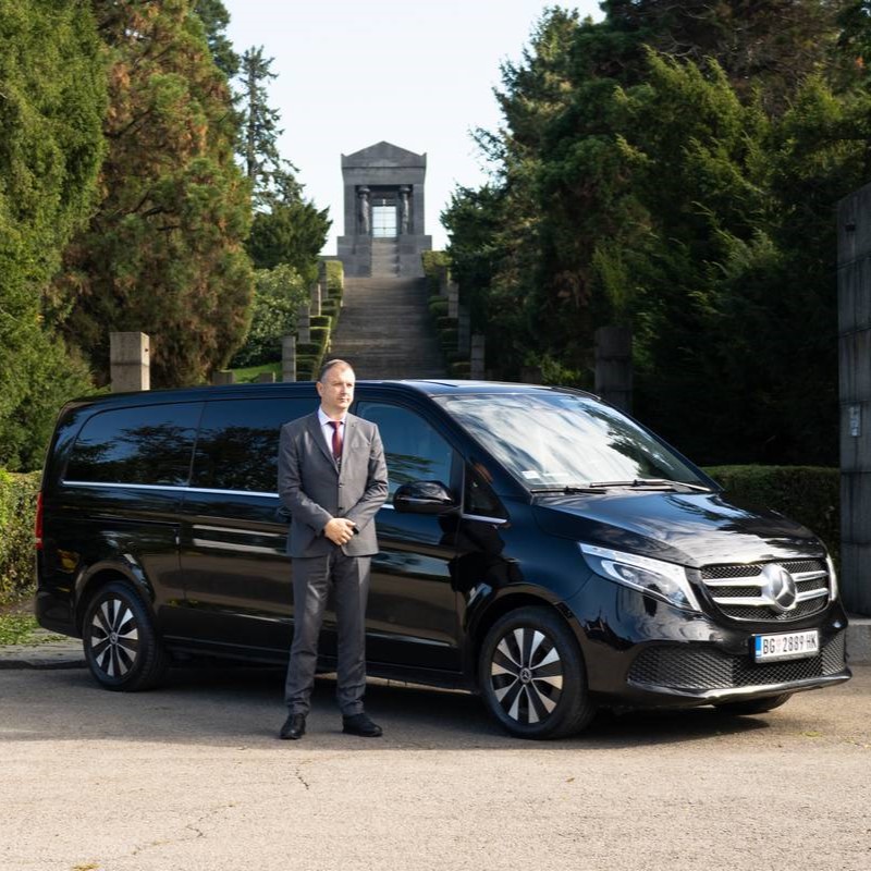 Iznajmljivanje kombija sa vozačem Mercedes V klasa