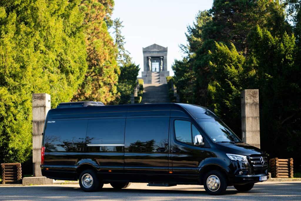 Iznajmljivanje kombija sa vozačem Usluge limo servisa